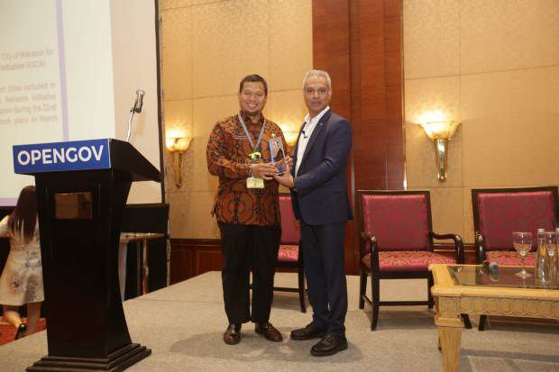 Iqbal Suhaeb Menerima Recognition of Excellence di 4Th Opengov Leadership Forum 2019