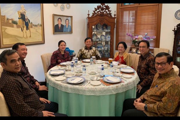 Makan Siang Bersama, Prabowo Diapit Megawati dan Puan Maharani