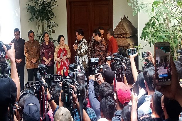 Prabowo Hadiahi Megawati Lukisan Bung Karno Naik Kuda