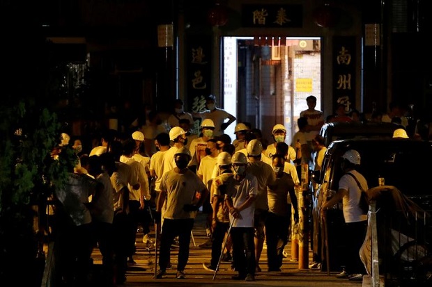 Polisi Hong Kong Tangkapi Geng Triad Biang Serangan Brutal