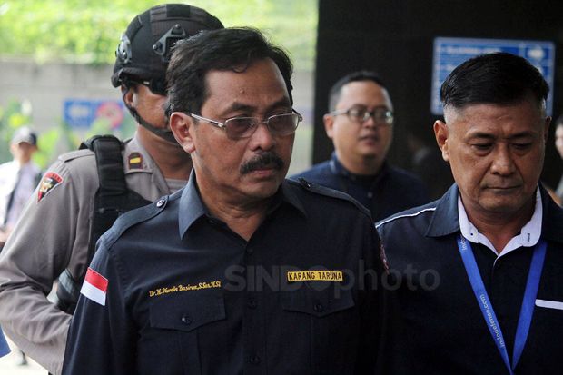 KPK Periksa Ajudan Gubernur Kepri Nurdin Basirun