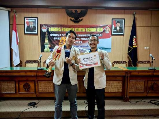 Amikom Yogyakarta Juara 2 Lomba Parade Cinta Tanah Air