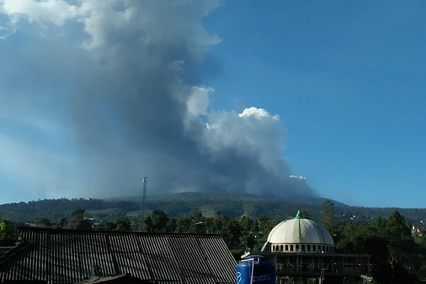 Gunung Tangkuban Parahu Erupsi, Semburkan Abu Vulkanik Setinggi 200 Meter
