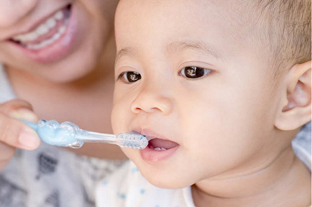 4 Cara Menjaga Kebersihan Mulut Bayi