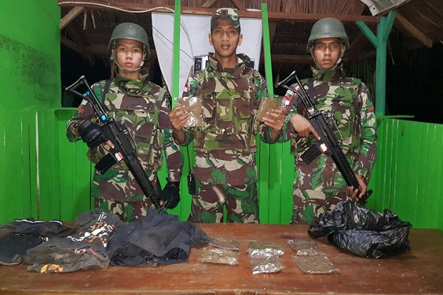 Pasukan Para Raider 328/Dirgahayu Sita Ganja 1,1 Kilogram di Perbatasan Papua
