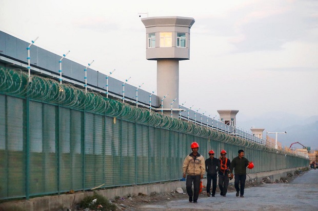 China Puji Kamp untuk Muslim Xinjiang sebagai Pionir