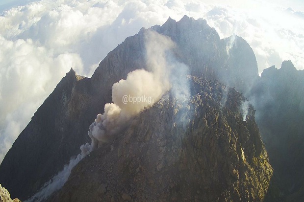 Gunung Merapi Luncurkan Awan Panas Sejauh 950 Meter