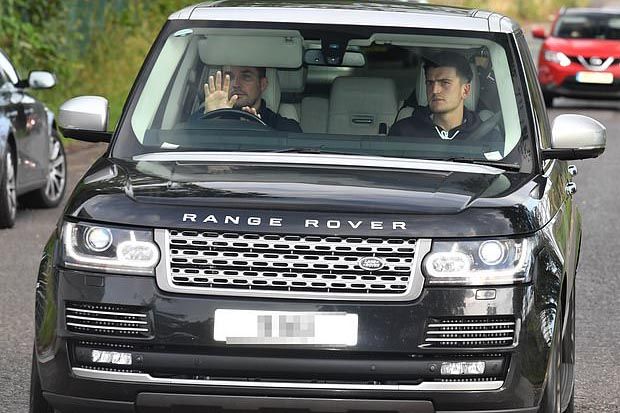 Harry Maguire Keliling Markas Pelatihan United dengan Mobil Mewah