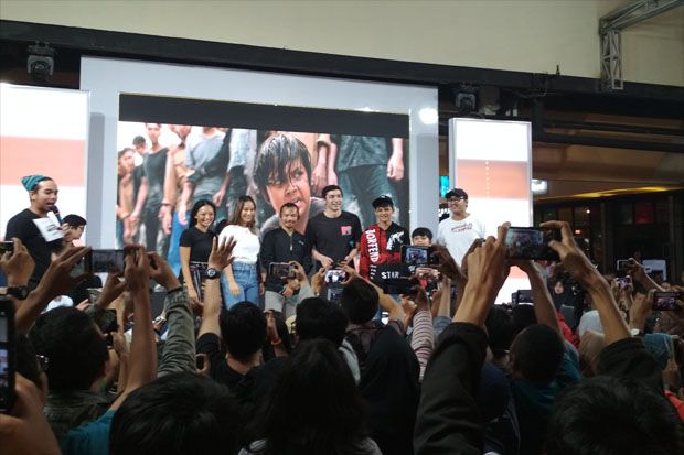 Para Bintang Film Gundala Menyapa Penggemar di Bogor