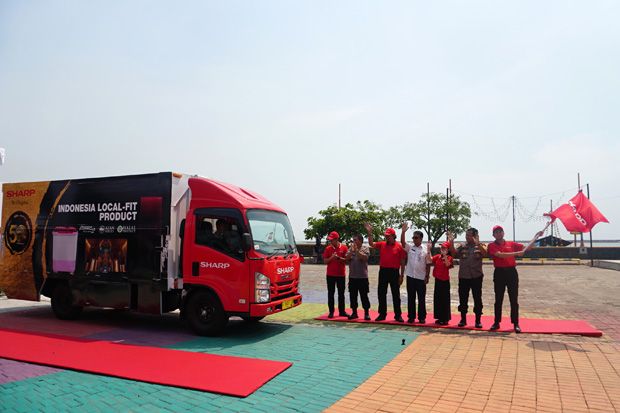 Jelang Usia Emas, Lima Sharp Mobile Display Truck Sambangi Konsumen di Pedalaman