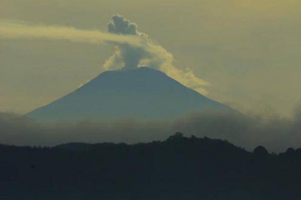 Status Gunung Slamet Naik Jadi Waspada, 2 Km dari Puncak Harus Steril