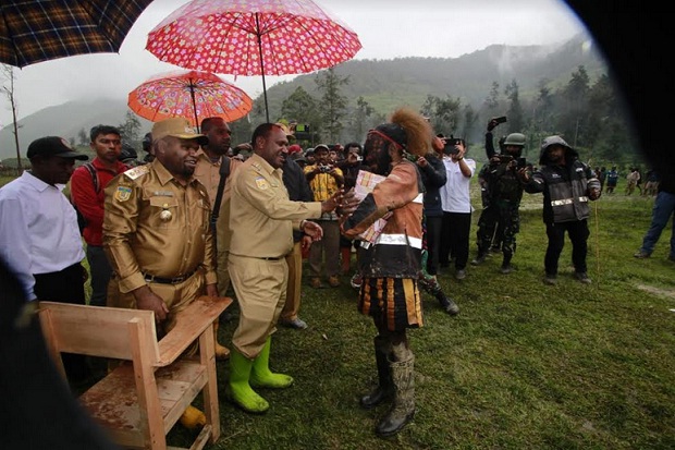 Perang Saudara di Puncak Papua Renggut 6 Nyawa, Bupati Temui Dua Kubu