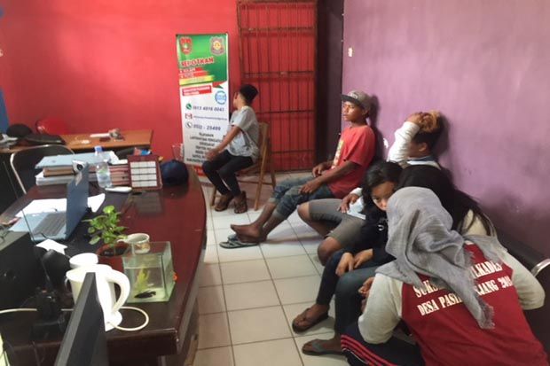 Asyik Ngelem, 5 Remaja Putus Sekolah Diamankan Satpol PP