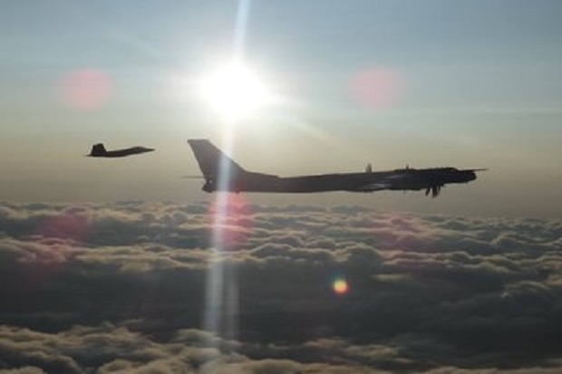 4 Jet Tempur AS Cegat 2 Bomber Tu-95 Rusia di Dekat Alaska