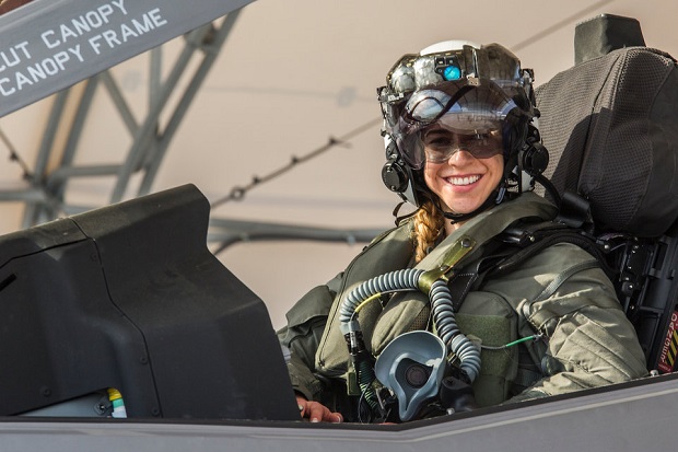 Anneliese Satz, Pilot Wanita Pertama Jet Tempur Siluman F-35B AS