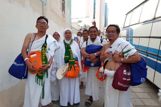 Sebagian Jamaah Haji Indonesia Langsung Selesaikan Lempar Jumrah Aqabah