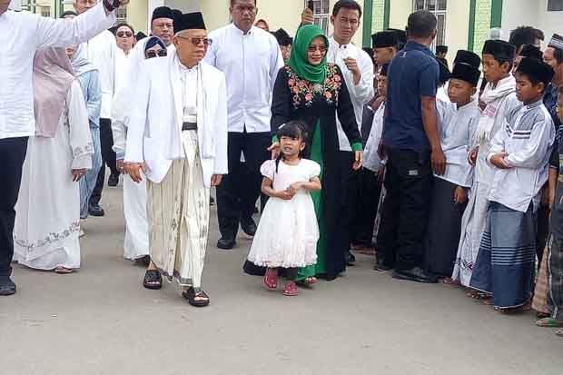 Maruf Amin Rayakan Lebaran Haji Bersama Keluarga dan Santri di Serang