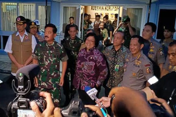 Padamkan Kebakaran Hutan di Riau, TNI Lakukan Water Bombing dengan Hercules