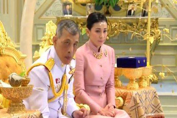 Pernikahan Maha Vajiralongkorn dengan Suthida Sesuai Tradisi