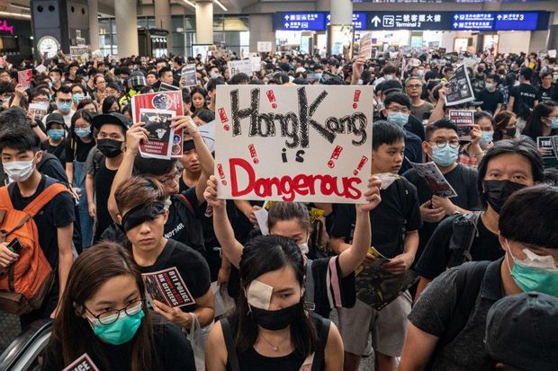 Bandara Hong Kong Batalkan Semua Penerbangan Akibat Demonstrasi