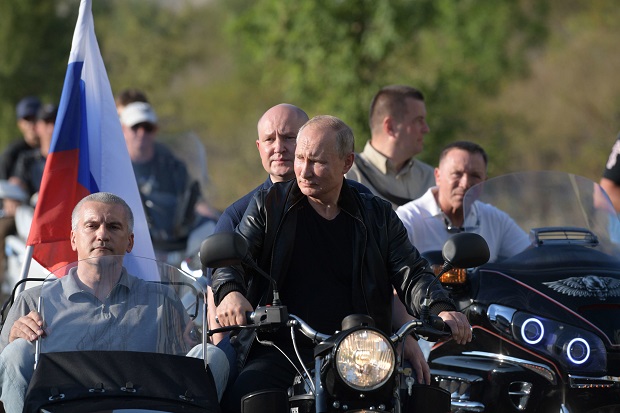 Putin Konvoi dengan Geng Motor di Crimea, Ukraina Protes
