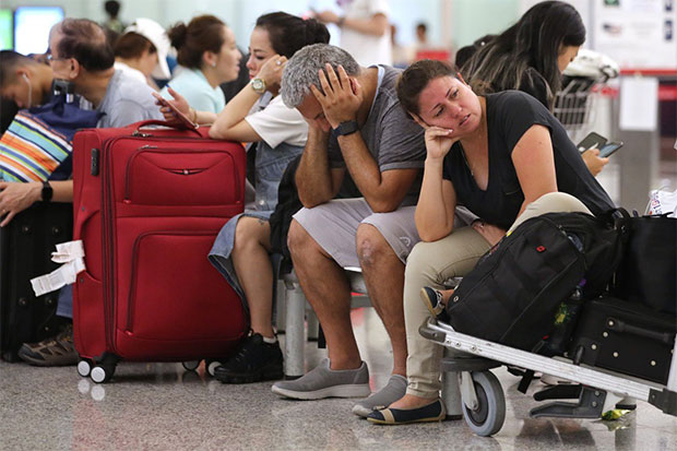 Derita Calon Penumpang di Bandara Internasional Hong Kong