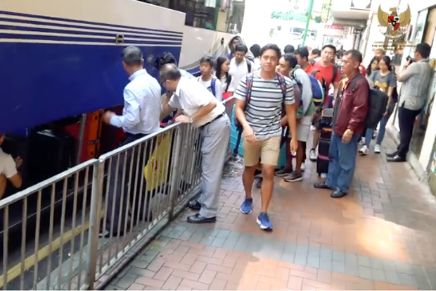 Menlu Pastikan WNI yang Terjebak di Hong Kong Pulang ke Indonesia