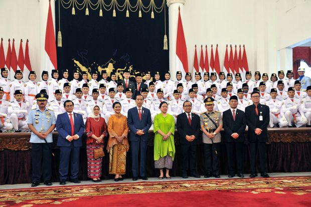 Presiden Jokowi Kukuhkan 68 Anggota Paskibraka