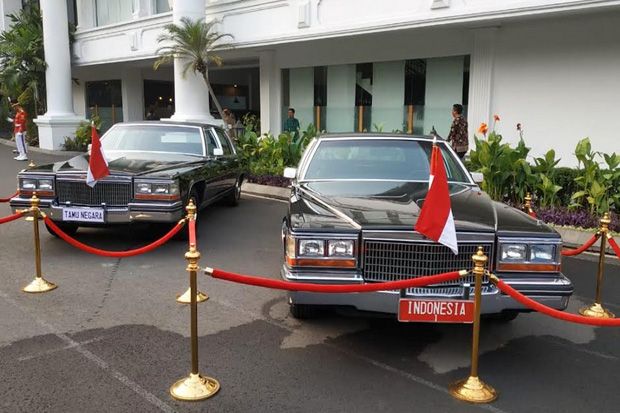 HUT RI di Istana, Para Tamu Bisa Foto di Mobil Klasik Era Soeharto