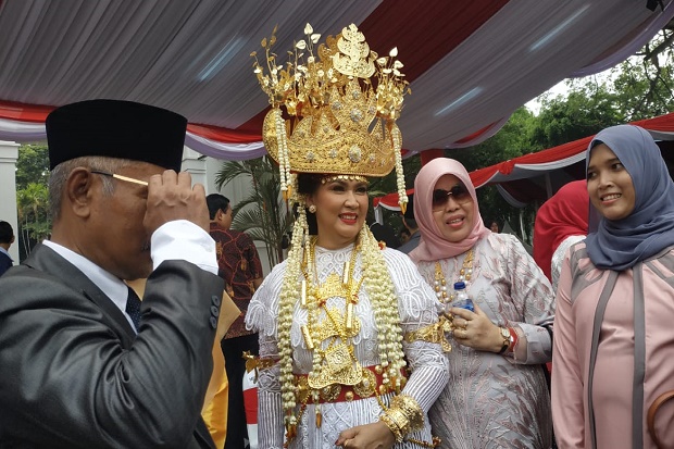Dapat Juara Tiga, Istri Menhan Berdandan Baju Adat Lampung Selama 3,5 Jam