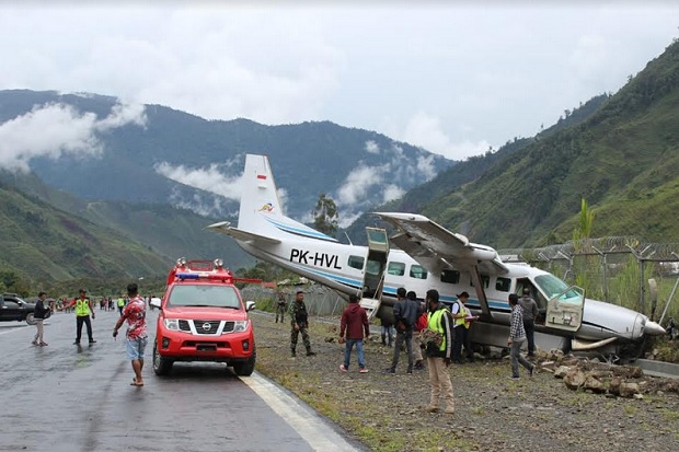 Pesawat Dimonim Air Tergelincir di Bandara Mulia Puncak Jaya Papua