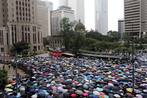 Dukung Aksi Murid, Ribuan Guru Hong Kong Turun ke Jalan