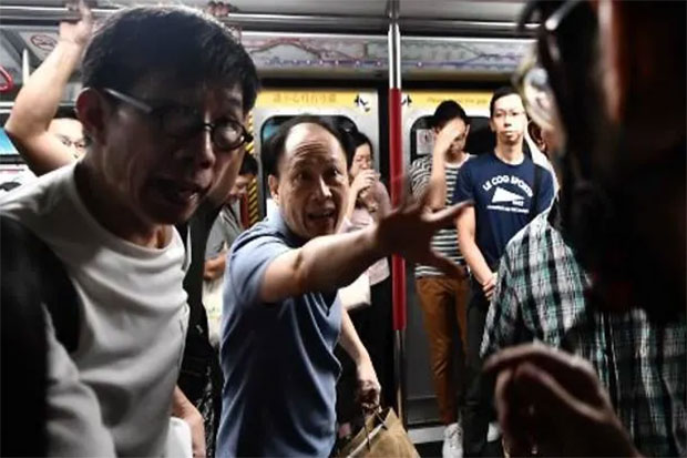Generasi Tua Hong Kong Kecam Aksi Demonstran Muda