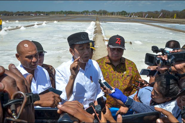 Pantau Kondisi Papua Barat, Jokowi Telepon Gubernur Mandacan