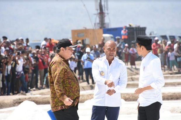 Presiden Joko Widodo Bagikan 2.706 Lembar Sertifikat Tanah Gratis untuk Warga NTT