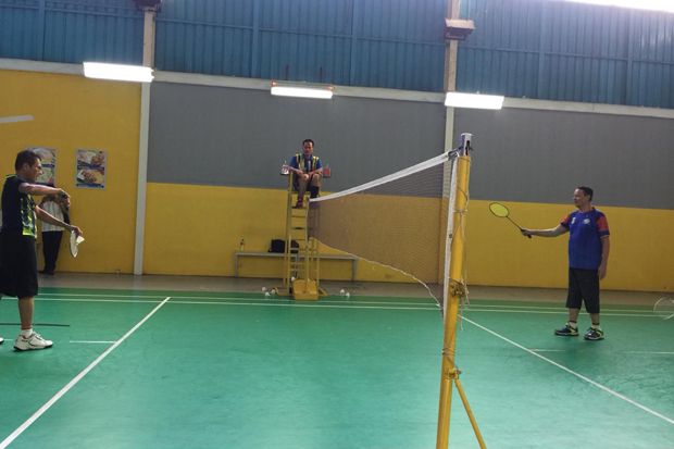 Silaturahmi Gubernur Banten dan Sumbar di Lapangan Badminton