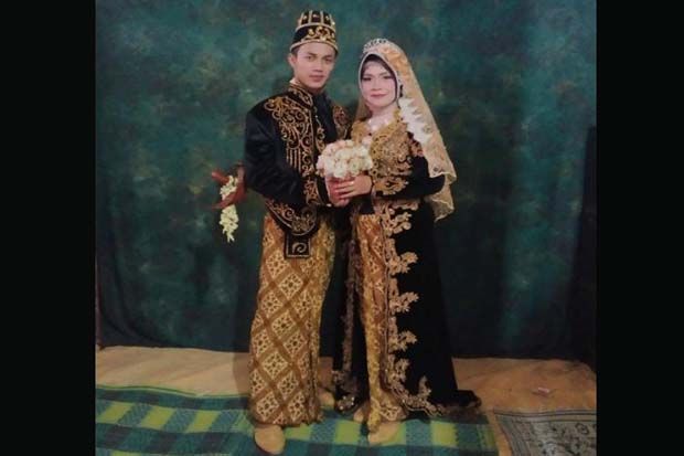 Pernikahan Unik, Perjaka 26 Tahun Nikahi Janda 50 Tahun
