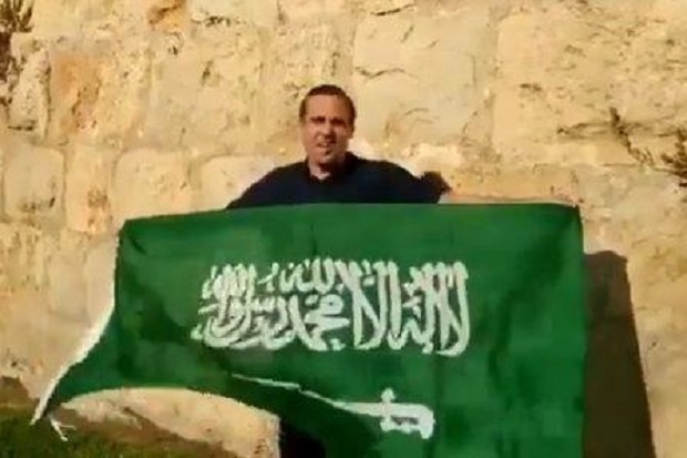 Warga Israel Bentangkan Bendera Arab Saudi di Yerusalem