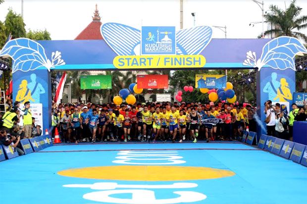 Ribuan Pelari Kudus Relay Marathon 2019 Disambut Antusiasme Warga