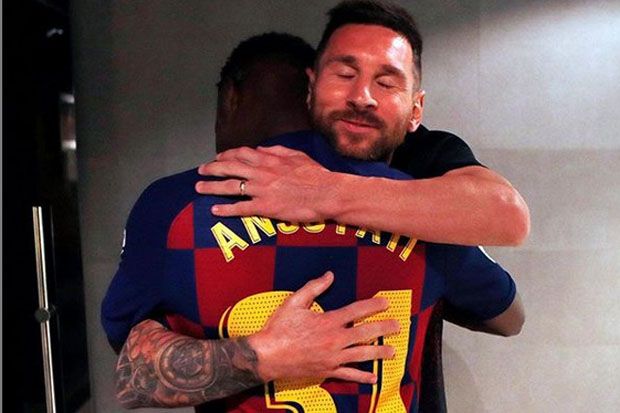 Pelukan Hangat Messi untuk Pemain Termuda dalam Sejarah Barcelona