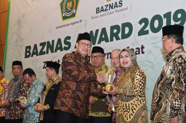 Bupati Serang Raih Baznas Award 2019