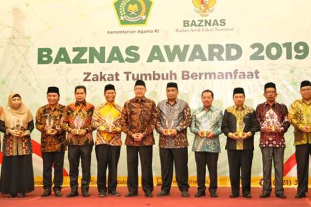 Gubernur Banten Wahidin Halim Raih Anugerah Baznas Awards 2019