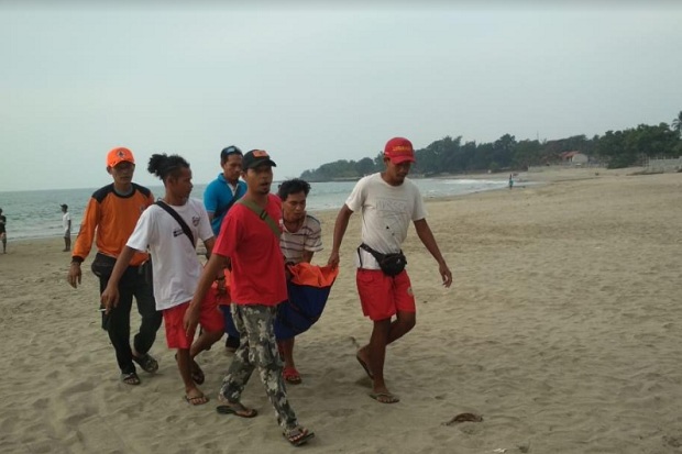 Santri asal Cikupa Tewas Terseret Ombak Pantai Karang Bolong, 1 Masih Hilang