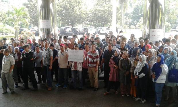 Dua Bulan Tak Digaji, Karyawan PT Inti Lakukan Demonstrasi