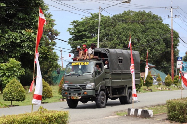 Truk TNI/Polri Evakuasi 1.000 Massa Aksi Demo yang Duduki Kantor Gubernur Papua