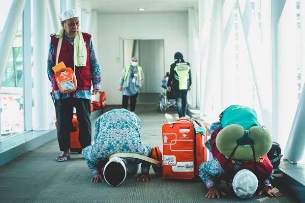 Jamaah Haji Kloter 1 Tiba di Bandara SAMS Sepinggan Balikpapan