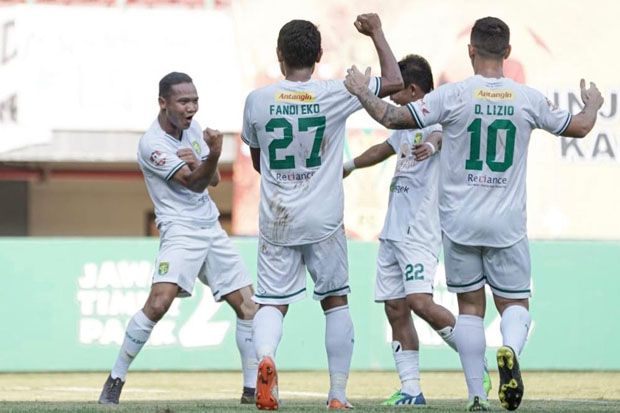 Permalukan Bhayangkara FC, Persebaya Depak Arema dari Posisi Keempat