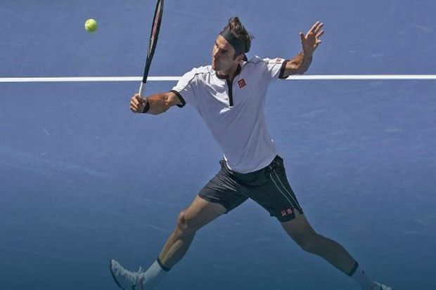 Roger Federer Mainkan Tenis Nan Indah di Bawah Langit Cerah