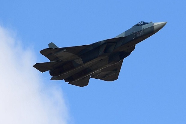 Tandingan F-35 AS, Jet Tempur Su-57 Rusia Bermanuver di MAKS-2019
