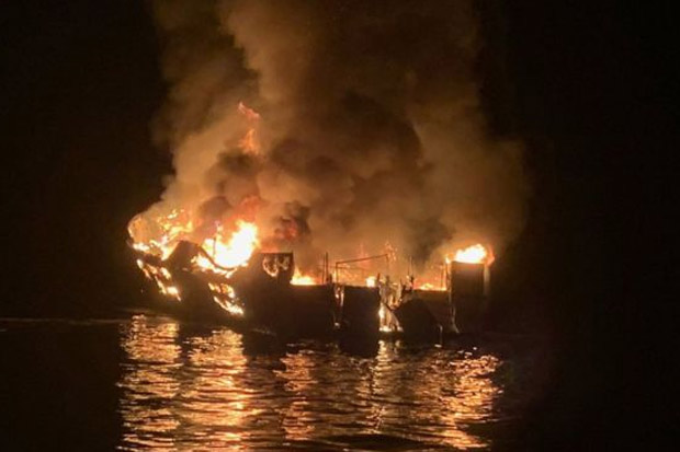 Horor, 25 Tewas dalam Kebakaran Kapal di Pulau Santa Cruz